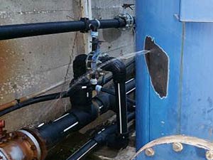 Течь в резервуаре для морской воды