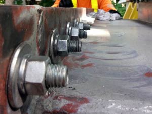 Утечка масла из трансформатора через стыки