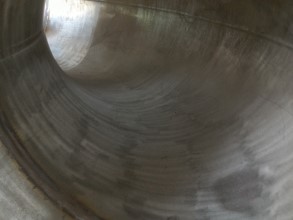 Колено трубы необходимо защитить от истирания