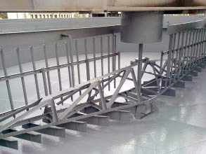 Отстойник защищен от дальнейшей коррозии с помощью Belzona 5811 (Immersion Grade)